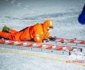 Übung Wasserrettung Person in Eis eingebrochen
