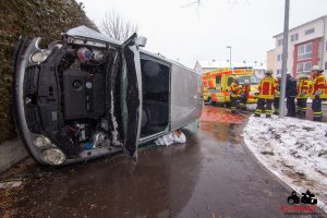 Schwerer Verkehrsunfall - Rentner verliert die Kontrolle