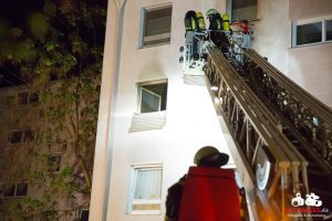 Wohnung ausgebrannt in Mehrfamilienhaus