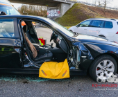 Verkehrsunfall aufgrund missachtetem Rotlicht. Beifahrerin eingeklemmt