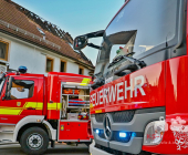 Blick in den Dachstuhl aus der Drehleiter. Erneuter Brand im Dachstuhl Gemeinschaftsunterkunft Hemmingen