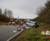 Nach Frontalunfall eine Person reanimationspflichtig - Mehre eingeklemmte und schwerverletzte L1100 Steinheim