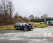 Nach Frontalunfall eine Person reanimationspflichtig - Mehre eingeklemmte und schwerverletzte L1100 Steinheim