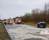 Nach Frontalunfall eine Person reanimationspflichtig - Mehre eingeklemmte und schwerverletzte L1100 Steinheim