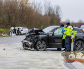 Nach Frontalunfall eine Person reanimationspflichtig - Mehre eingeklemmte und schwerverletzte L1100 Steinheim