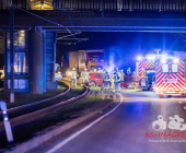 UPDATE: Frontalunfall zwischen PKW und LKW. PKW kommt in Gleisbett zum Stehen. Fahrerin eingeklemmt Chihuahua verletzt. Remseck Richtung Stuttgart L1100 Höhe Aldingen