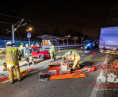 UPDATE: Frontalunfall zwischen PKW und LKW. PKW kommt in Gleisbett zum Stehen. Fahrerin eingeklemmt Chihuahua verletzt. Remseck Richtung Stuttgart L1100 Höhe Aldingen