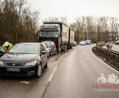 Unfall mit mehreren PKW sowie ein LKW, mehrere Verletzte evtl. Folgeunfall durch stehendes Unfallfahrzeug