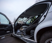 Alkoholisiert gegen eine Mauer gedonnert - Fahrer eingeklemmt