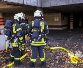 Brand in Trafostation, welche unter Wasser steht - Feuerwehr kann aus Gefahr nicht Löschen