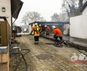 Fahrzeugverpuffung führt zu 400000 Sachschaden 2 Oltimer und Garage brennen aus