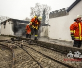 Fahrzeugverpuffung führt zu 400000 Sachschaden 2 Oltimer und Garage brennen aus