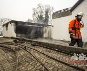 Fahrzeugverpuffung führt zu 400000 Sachschaden 2 Oltimer und Garage brennen aus