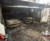 Fahrzeugverpuffung führt zu 400000 Sachschaden 2 Oltimer und Garage brennen aus