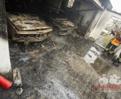 Fahrzeugverpuffung führt zu 400000 Sachschaden 2 Oltimer und Garage brennen aus