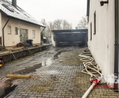 Fahrzeugverpuffung führt zu 400000 Sachschaden 2 Oltimer und Garage brennen aus