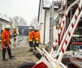 Fahrzeugverpuffung führt zu 400000 Sachschaden 2 Oltimer und Garage brennen aus