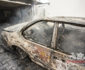 Fahrzeugverpuffung führt zu 400000 Sachschaden 2 Oltimer und Garage brennen aus