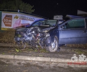 Alkoholisierter betrunkener donnert evtl. mit 160 Innerorts gegen Schildermast Motorblock wird herausgerissen