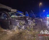 Alkoholisierter betrunkener donnert evtl. mit 160 Innerorts gegen Schildermast Motorblock wird herausgerissen