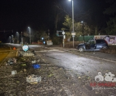 Alkoholisierter betrunkener donnert evtl. mit 160 Innerorts gegen Schildermast Motorblock wird herausgerissen