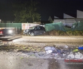 Alkoholisierter betrunkener donnert evtl. mit 160 Innerorts gegen Schildermast Motorblock wird herausgerissen