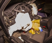 Raser kracht Innerorts mit über 100 KMH gegen Hauswand - Fahrer und Beifahrer schwer Verletzt