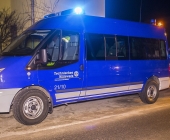 Raser kracht Innerorts mit über 100 KMH gegen Hauswand - Fahrer und Beifahrer schwer Verletzt