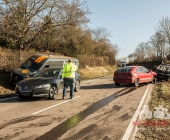 Schwerer Unfall mit mehren Fahrzeugen, mehrere Verletzte - 1 Pers schwerverletzt
