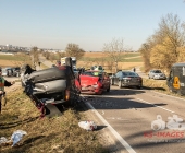 Schwerer Unfall mit mehren Fahrzeugen, mehrere Verletzte -  1 Pers schwerverletzt