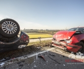 Schwerer Unfall mit mehren Fahrzeugen, mehrere Verletzte -  1 Pers schwerverletzt