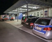 Streitigkeiten eskalieren - Mann wird in Wohnung niedergestochen, vermeintliche Täter in Polizeigewahrsam