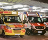 Streitigkeiten eskalieren - Mann wird in Wohnung niedergestochen, vermeintliche Täter in Polizeigewahrsam