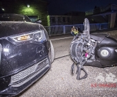 Schwerer Unfall zwischen Motorrad und PKW - Autofahrer leicht verletzt geschützt durch Airbags - Kradfahrer kein Airbag wurde schwerverletzt