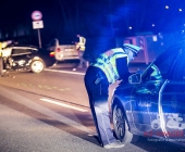 Schwerer Unfall zwischen Motorrad und PKW - Autofahrer leicht verletzt geschützt durch Airbags - Kradfahrer kein Airbag wurde schwerverletzt