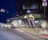 Schwerer Unfall zwischen Motorrad und PKW - Autofahrer leicht verletzt geschützt durch Airbags - Kradfahrer kein Airbag wurde schwerverletzt