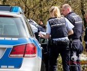 Sucheinsatz! Pferd kommt ohne Reiter zum Anwesen zurück - Polizei und Feuerwehr im Wald zur Suche