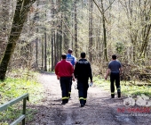 Sucheinsatz! Pferd kommt ohne Reiter zum Anwesen zurück - Polizei und Feuerwehr im Wald zur Suche
