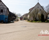 Sucheinsatz! Pferd kommt ohne Reiter zum Anwesen zurück - Polizei und Feuerwehr im Wald zur Suche