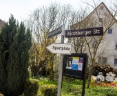 Sucheinsatz! Pferd kommt ohne Reiter zum Anwesen zurück - Polizei und Feuerwehr im Wald zur Suche