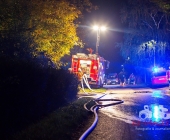 Großbrand zweier Hallen auf Landwirtschftlichem Anwesen - Kühe im Flammenmeer gefangen
