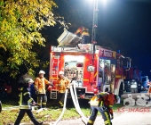 Großbrand zweier Hallen auf Landwirtschftlichem Anwesen - Kühe im Flammenmeer gefangen