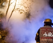 [Nachschlag alle Motive] Nach angeblicher Explosion brennt Gartengrundstück nieder. Exklusive Bilder der Ruine