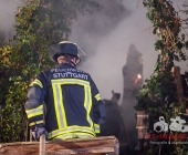 [Nachschlag alle Motive] Nach angeblicher Explosion brennt Gartengrundstück nieder. Exklusive Bilder der Ruine