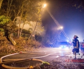 [Nachschlag alle Motive] Nach angeblicher Explosion brennt Gartengrundstück nieder. Exklusive Bilder der Ruine