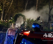 [Nachschlag alle Motive] Nach angeblicher Explosion brennt Gartengrundstück nieder. Exklusive Bilder der Ruine