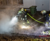 Anwohner schreckt auf - Flammen wüten am Firmengebäude - Feuerwehr kann schlimmeres verhindern