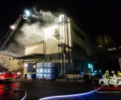 Gebäudebrand in einer Ölpresserei - Feuerwehr im Großaufgebot - Sonderfahrzeuge aus Stuttgart angefordert