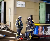 Gebäudebrand in einer Ölpresserei - Feuerwehr im Großaufgebot - Sonderfahrzeuge aus Stuttgart angefordert