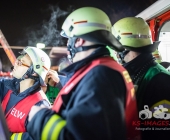 Gebäudebrand in einer Ölpresserei - Feuerwehr im Großaufgebot - Sonderfahrzeuge aus Stuttgart angefordert